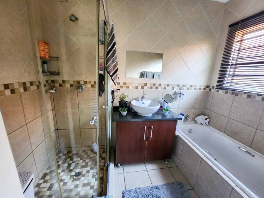 3 Bedroom Property for Sale in La Hoff North West